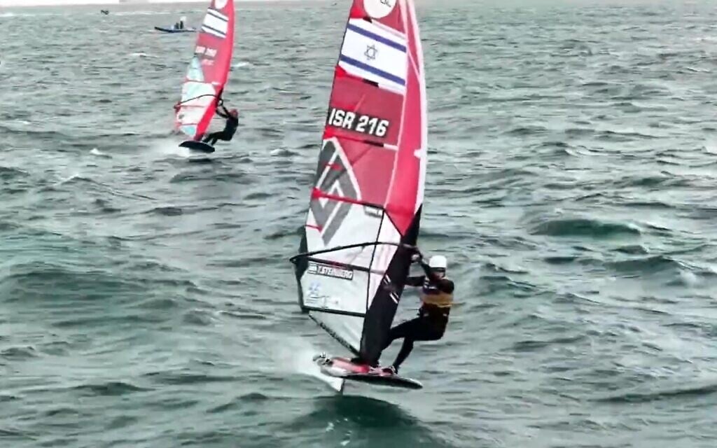 Israel’s Steinberg, Kantor win gold and silver at Windsurfing World Championships