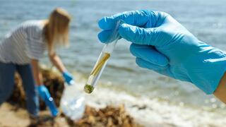 Israeli researchers develop aerogel that absorbs 100 times its weight in oil