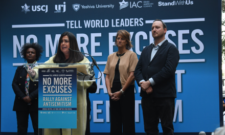 Hundreds rally at UN to urge world leaders to address antisemitism 