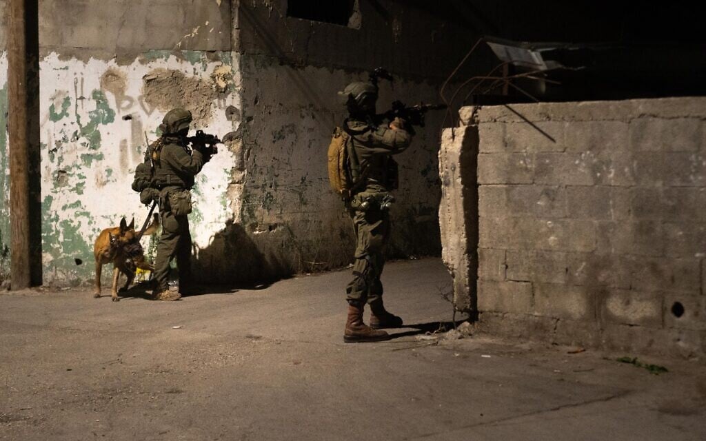 IDF says 5 Palestinians planning attack arrested in West Bank commando raid