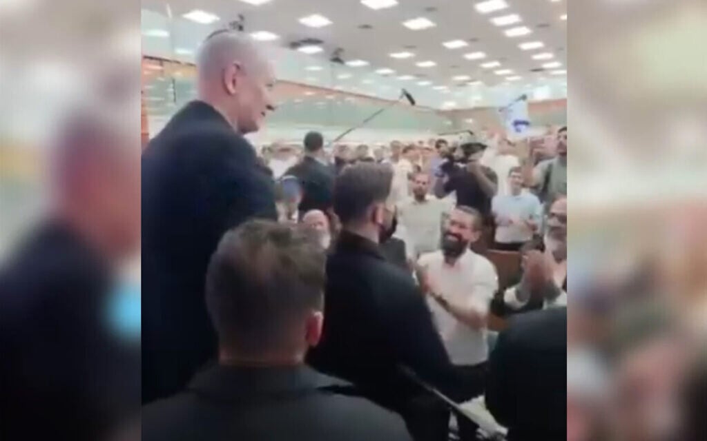 Netanyahu nods and smiles as yeshiva students sing of taking vengeance on Palestinians