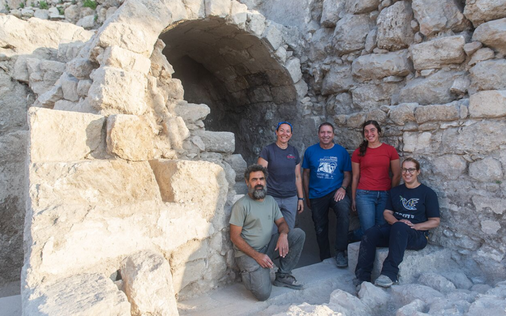 Ancient public mikveh complex, used for festival pilgrimage, uncovered at foot of Temple Mount