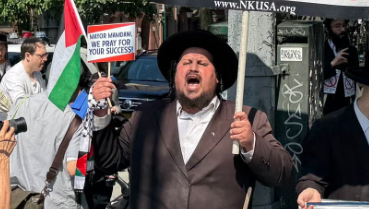 Anti-Zionist Hasidic Jew faces deportation from US after protesting Israeli flag at New York town hall