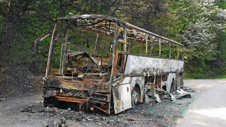 Givati soldiers escape moments before bus erupts in flames