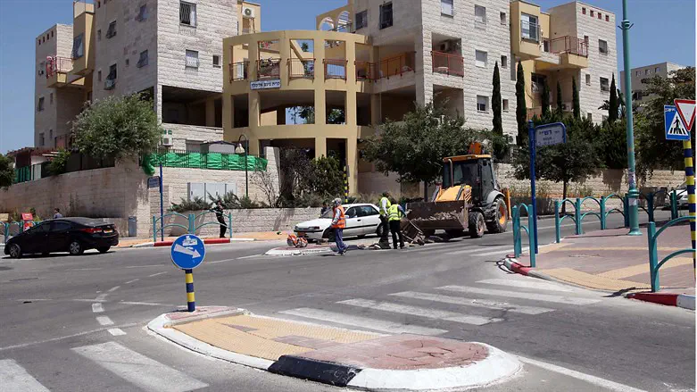 Two suspects arrested after grenade attack in Elad