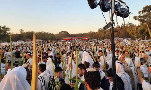 Hallel at Nova: Thousands pray where festivalgoers were murdered