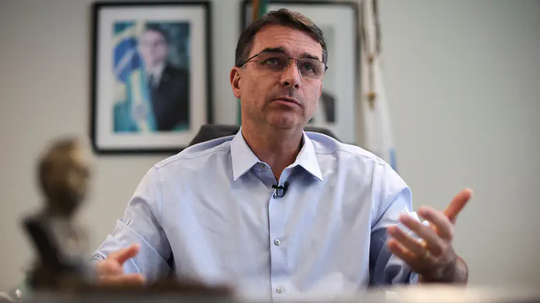 Flavio Bolsonaro declares himself ‘leader of Brazil’, then deletes post