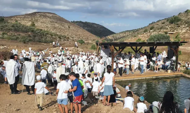 ‘They won’t defeat us’: Hundreds pray at spring where Netanel Shakron was murdered