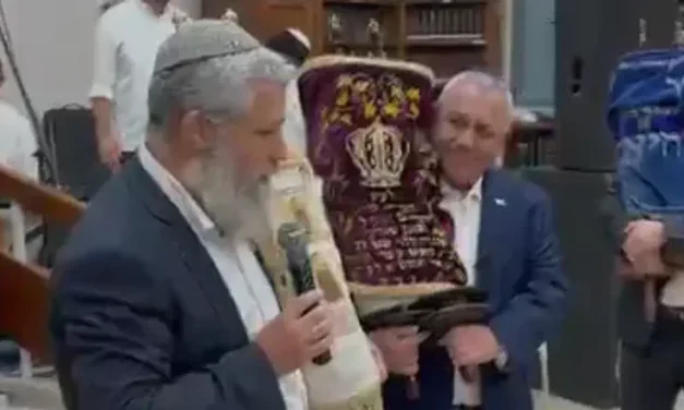 Eisenkot, Rabbi Granot honor fallen sons at ‘second hakafot’