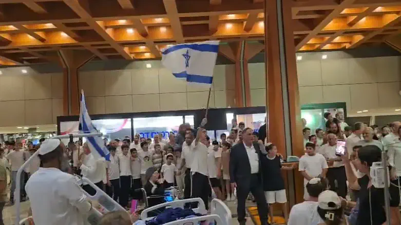 Moving: Yeshiva students sing and pray in Sheba hospital