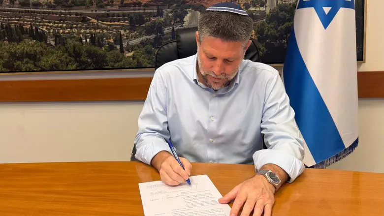 Smotrich orders drop in fuel prices