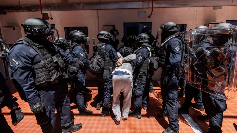 Major security operation launched in five prisons for October 7