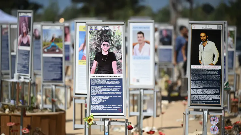 Thousands at site of Nova massacre three years later