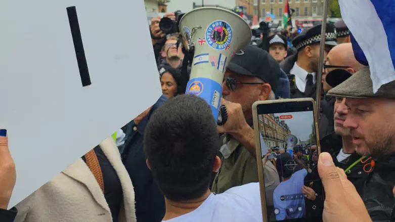 Watch: Thousands demonstrate against Israel in London – Haddad confronts them