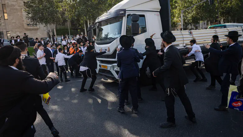 Anti-draft protests in Jerusalem and Bnei Brak spiral out of control