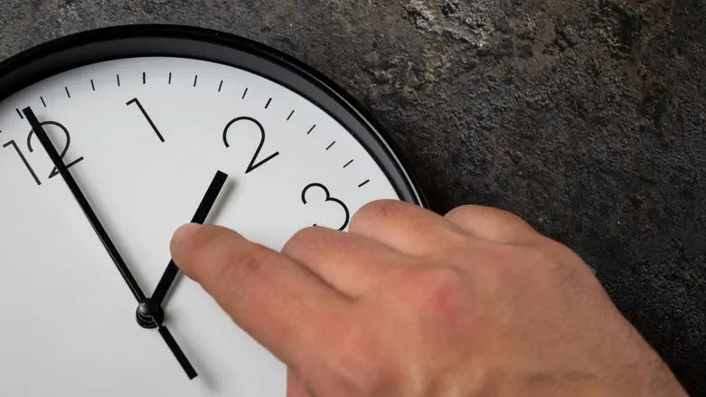 Winter time returns: Israel to turn clocks back this weekend