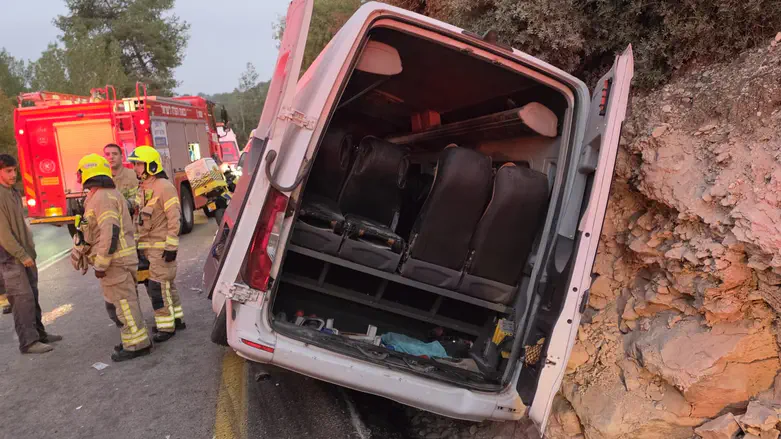 Nine rescued after minibus crashes