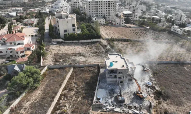 Demolitions begin near Hebron hours after deadly terror attack
