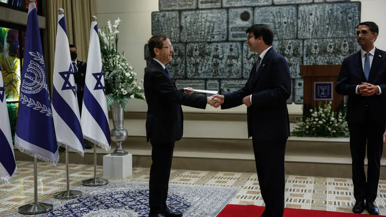 Herzog warns of ‘onslaught on Israel’ from the Netherlands