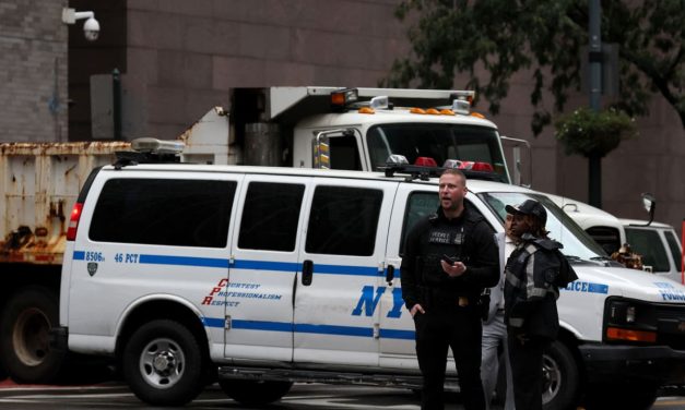 Jewish man stabbed in Manhattan’s Diamond District, Shomrim seeks public help identifying suspect