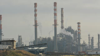 Benzene spike near Haifa refineries closes two schools; residents urged to limit outdoor exposure