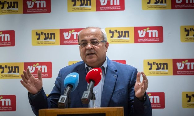 Ahmad Tibi outlines plan to oust Netanyahu after elections if neither bloc forms majority