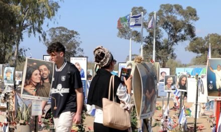 Israelis celebrate Simchat Torah near Nova Festival site despite ban by police, KKL-JNF