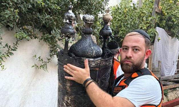 United Hatzalah volunteers rescue Torah scrolls from Jerusalem synagogue fire