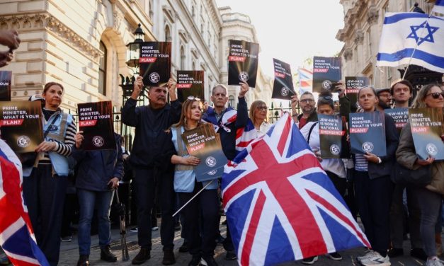 JPR study finds 50% of British Jews emotionally attached to Israel, up sharply since Oct. 7
