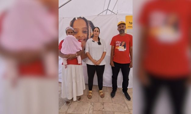 ‘For my nephews, it was too late’: Ofri Bibas visits protest tent of Haymanut Kasau’s family