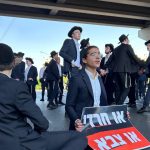Haredi protesters block Highway 4 near Ra’anana, Kfar Saba over draft dodger arrest