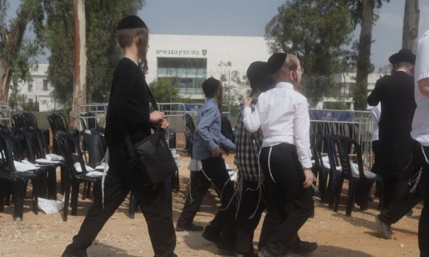 Hundreds of ultra-Orthodox children pulled from school to protest draft evader arrests in Prison 10
