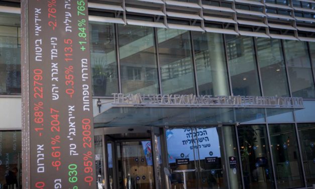 Study: Stock market falls as traders bet on no clear election winner