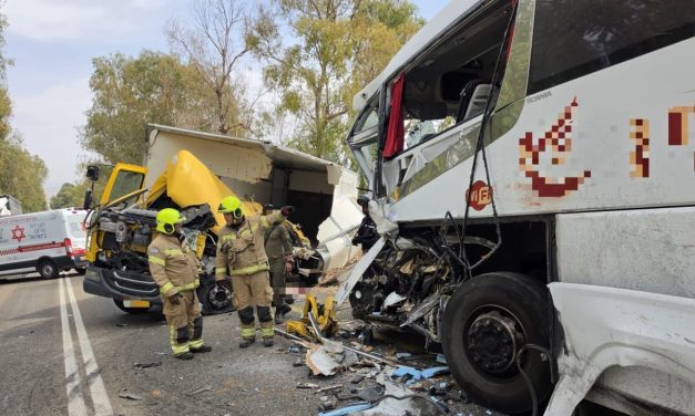 One killed, 21 injured in bus-truck collision on Route 91 in northern Israel