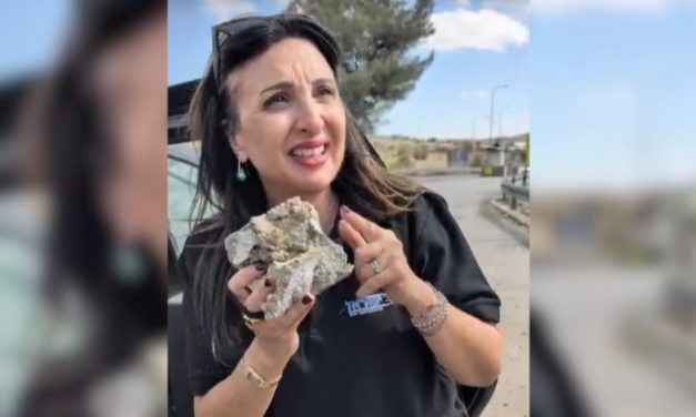 WATCH: Palestinians throw stones at People of Israel’s Hassan-Nahoum while visiting West Bank town
