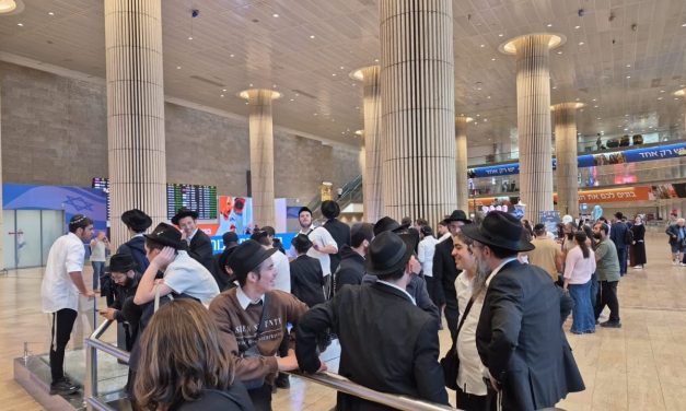 IDF detains 42 Chabad Hassidic draft evaders arriving from New York at Ben-Gurion Airport