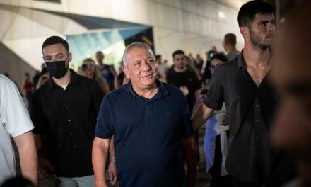 Eisenkot’s Yashar seeks to halt Netanyahu meeting with police chief on election integrity