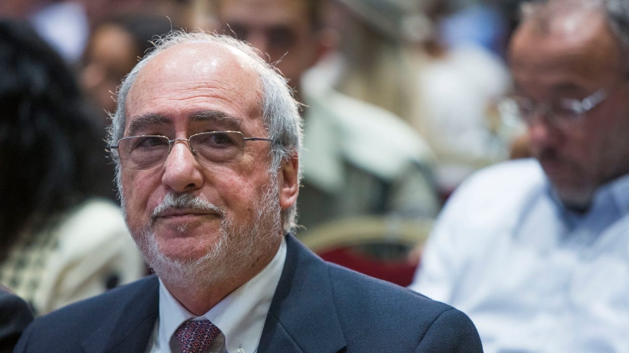 Asher Grunis steps down from leading Submarine Affair commission due to health concerns