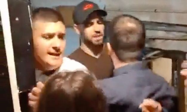 Right-wing protesters storm Tel Aviv building housing Joint List campaign office