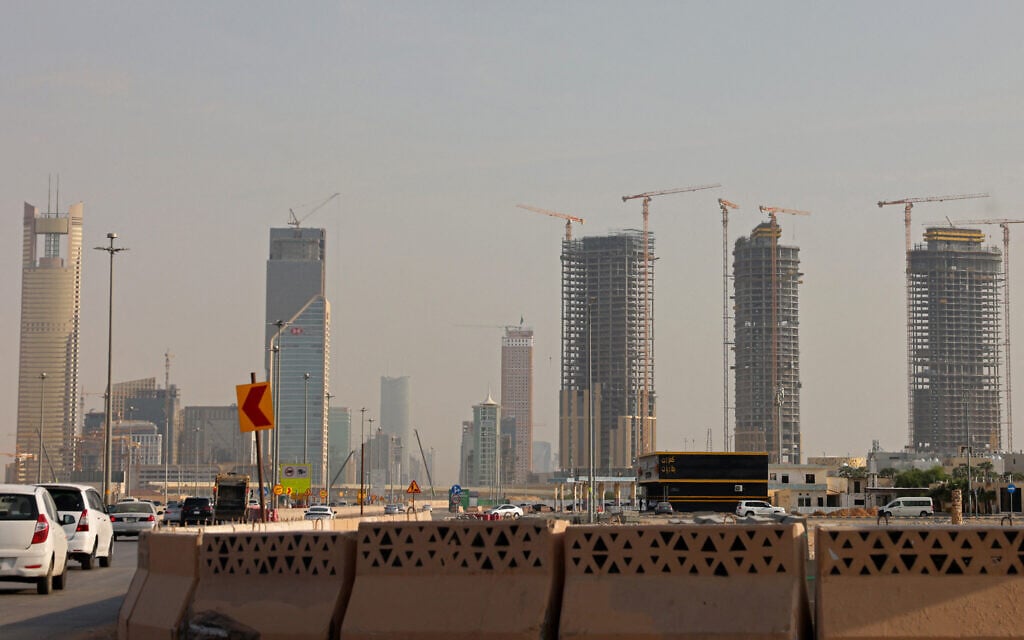 US airlines warned to exercise caution in Saudi airspace after 2nd deadly airport attack
