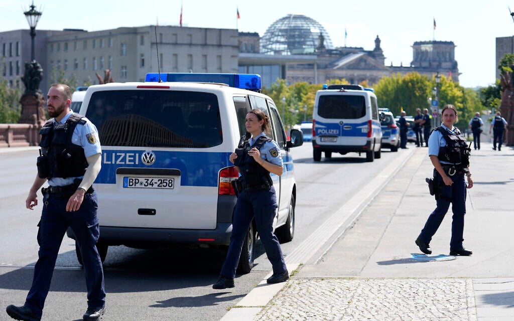 Berlin shop owner repeatedly attacked after displaying posters condemning antisemitism