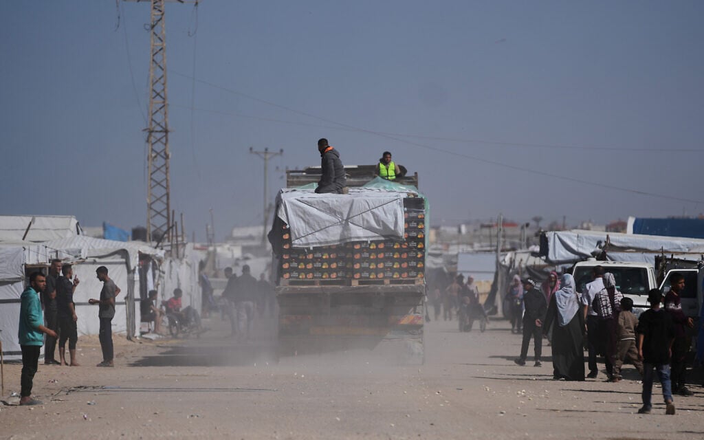 Israel to resume entry of private-sector goods to Gaza; 5 reportedly killed in Strip
