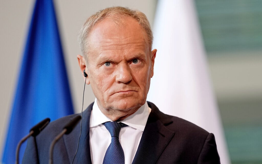 Polish security services announce threat to premier, defense minister