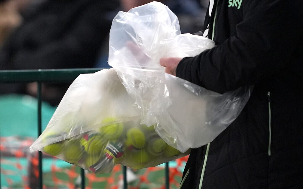 Protesters throw tennis balls, call on Ireland to boycott 2nd match against Israel