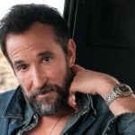 While Israel votes, People has spoken: Noah Wyle is Sexiest Man Alive