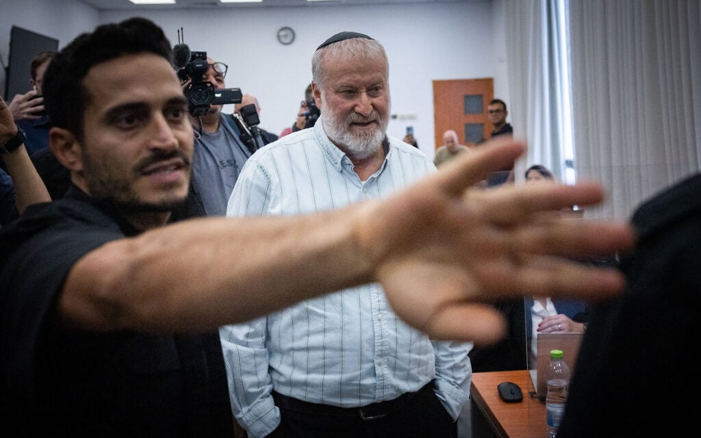 Netanyahu’s lawyer keeps up pressure on Mandelblit, as tensions simmer in court