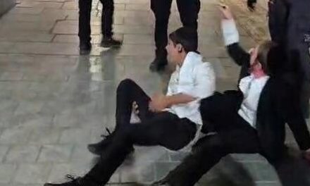 Ultra-Orthodox extremists storm building housing IDF cybersecurity program that recruits Haredim