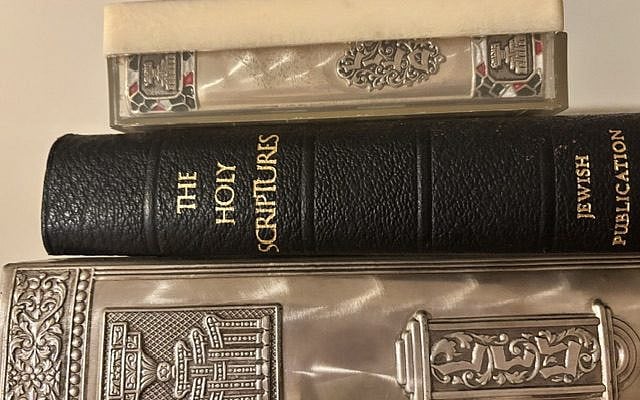 Karen Reiss Medwed | This Simchat Torah Can We Love Our Neighbor?
