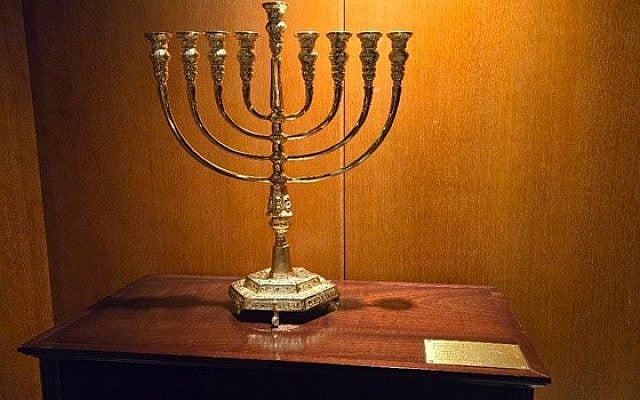 Meyer Harroch | The Hidden Golden Menorah at Oslo’s Grand Hotel