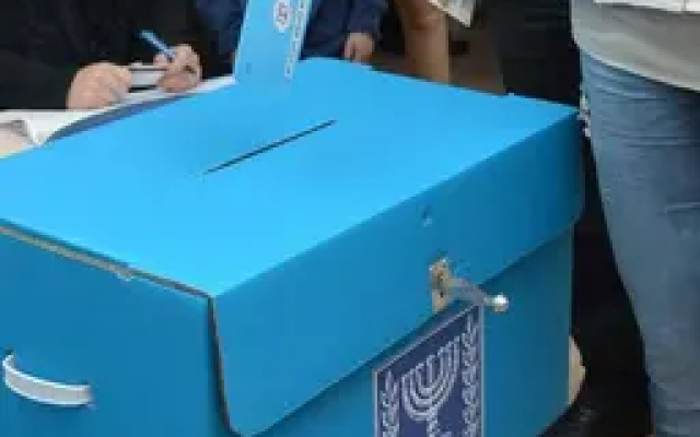 Asher Knight | המעטפה הכחולה / The Blue Envelope